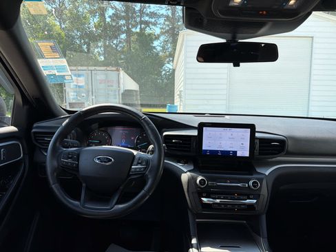 Used 2020 Ford Explorer XLT AWD/4WD image 15