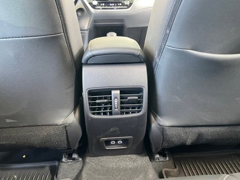 Used 2026 Toyota Corolla Cross XLE w/ Convenience Package FWD image 32