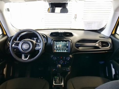 Used 2023 Jeep Renegade Latitude image 17