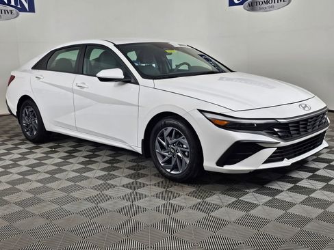 Used 2024 Hyundai Elantra SEL image 9
