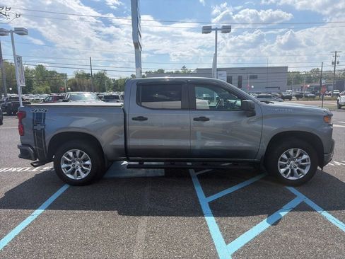 Used 2019 Chevrolet Silverado 1500 Custom w/ Custom Value Package AWD/4WD image 7