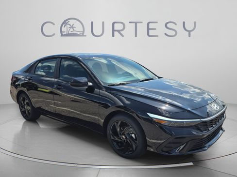 New 2026 Hyundai Elantra SEL Sport FWD image 7