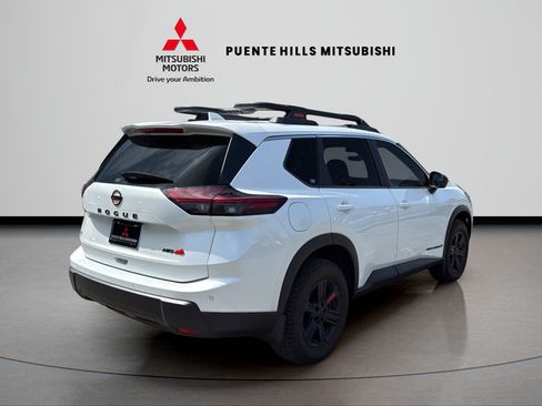 Used 2025 Nissan Rogue SV AWD/4WD image 5