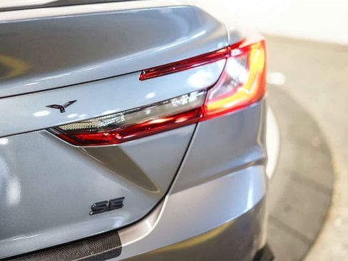 Used 2025 Toyota Camry SE image 11