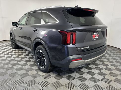Certified 2025 Kia Sorento S image 9