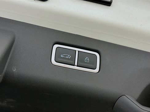 Used 2024 Kia EV9 Land image 33