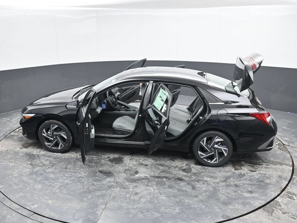 Used 2026 Hyundai Elantra Limited w/ Cargo Package FWD image 56