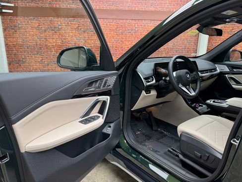 Used 2025 BMW X1 xDrive28i w/ Premium Package image 9