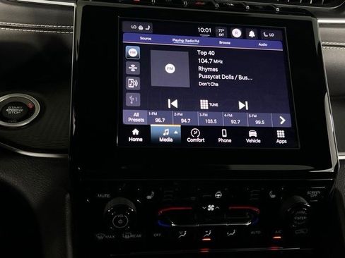 Used 2023 Jeep Grand Cherokee Altitude image 32