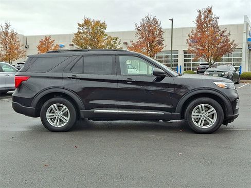 Used 2022 Ford Explorer XLT w/ Equipment Group 202A image 10