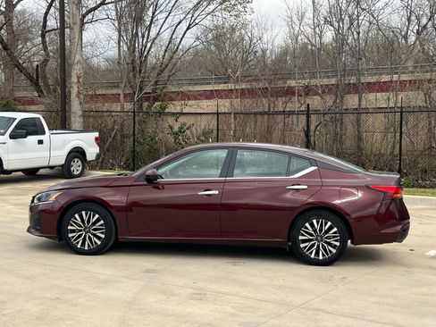 Used 2024 Nissan Altima 2.5 SV w/ SV Premium Package image 6