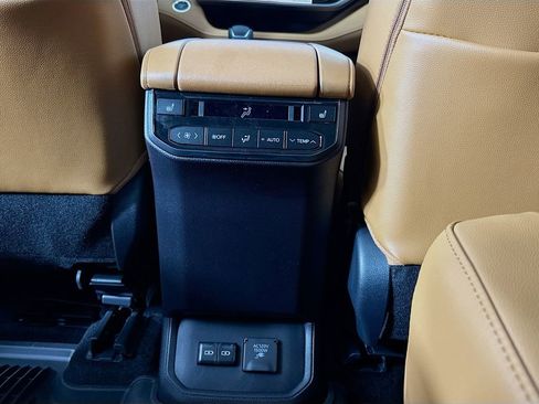 New 2026 Toyota Highlander Platinum AWD/4WD image 28