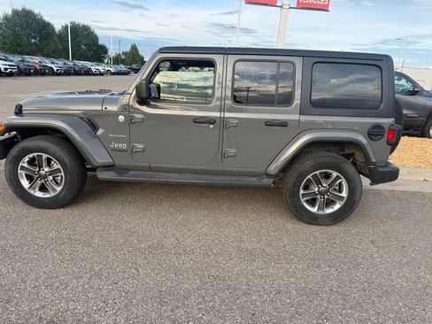 Used 2018 Jeep Wrangler Unlimited Sahara w/ Cold Weather Group AWD/4WD image 27