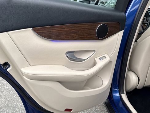 Used 2022 Mercedes-Benz GLC 300 w/ Premium Package Lite image 23