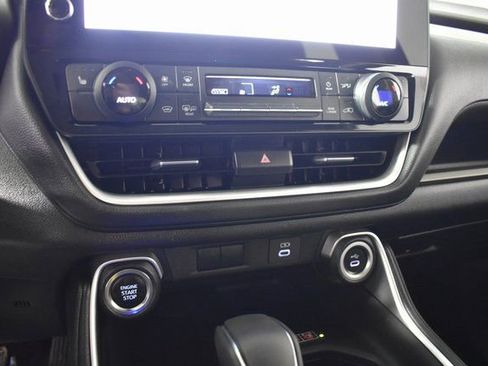 Used 2025 Toyota Grand Highlander AWD image 23