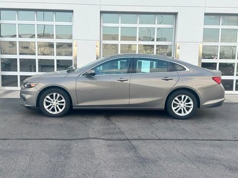 Used 2018 Chevrolet Malibu LT FWD image 3