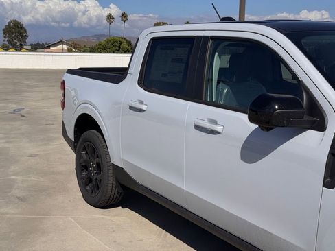 New 2025 Ford Maverick Lariat w/ Black Appearance Package image 5