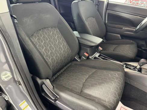 Used 2025 Mitsubishi Outlander Sport LE image 32