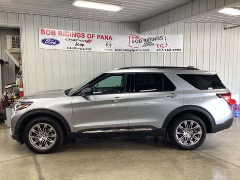 Used 2025 Ford Explorer Active w/ Active Comfort Package AWD/4WD image 2