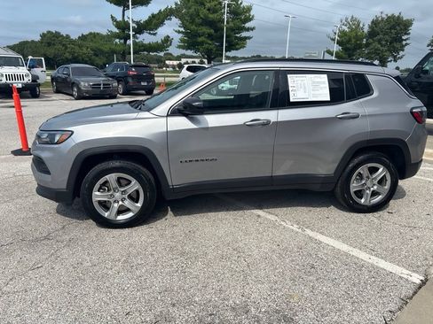 Used 2024 Jeep Compass Latitude AWD/4WD image 16