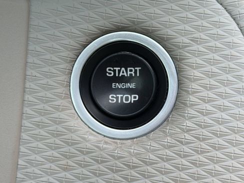 Used 2019 Land Rover Range Rover Velar S AWD/4WD image 17