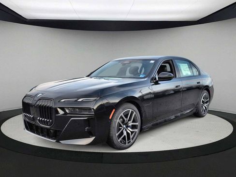 New 2026 BMW 750e xDrive w/ Premium Package image 4