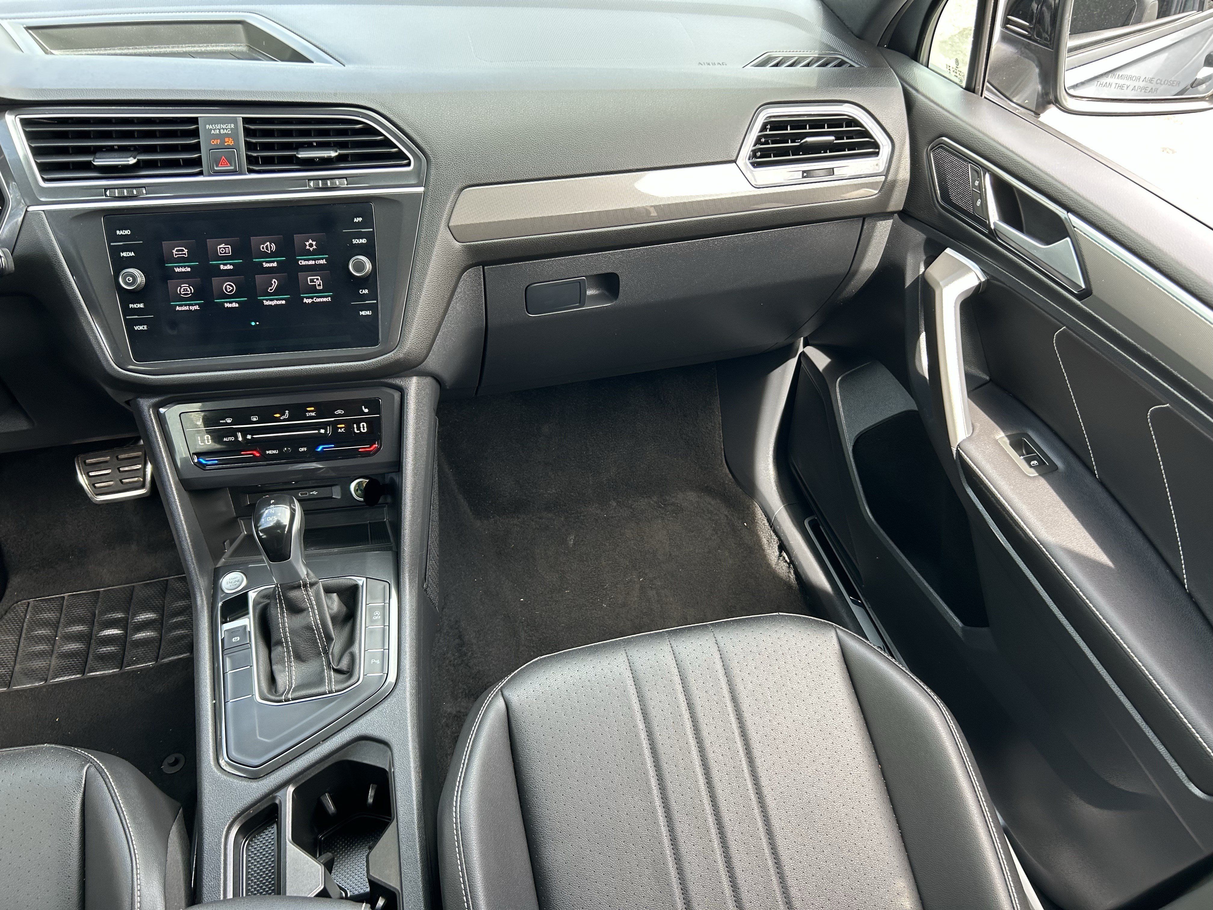 Used 2024 Volkswagen Tiguan SE R-Line FWD image 15