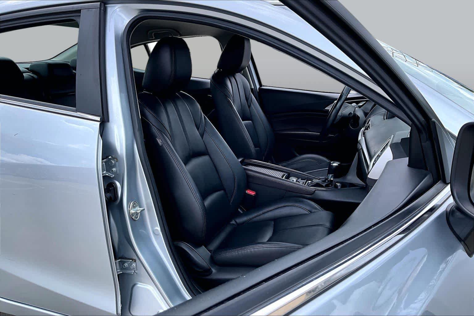 Used 2018 MAZDA MAZDA3 Touring FWD image 9