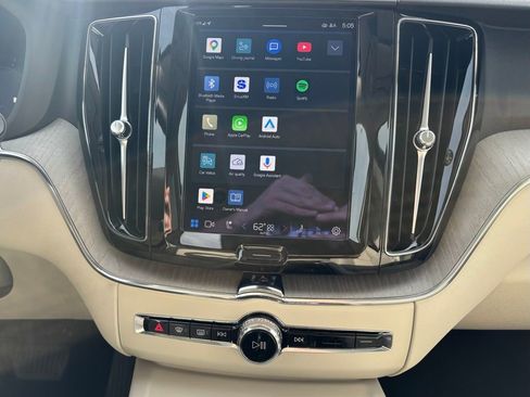 Certified 2023 Volvo XC60 B5 Plus w/ Climate Package AWD/4WD image 10