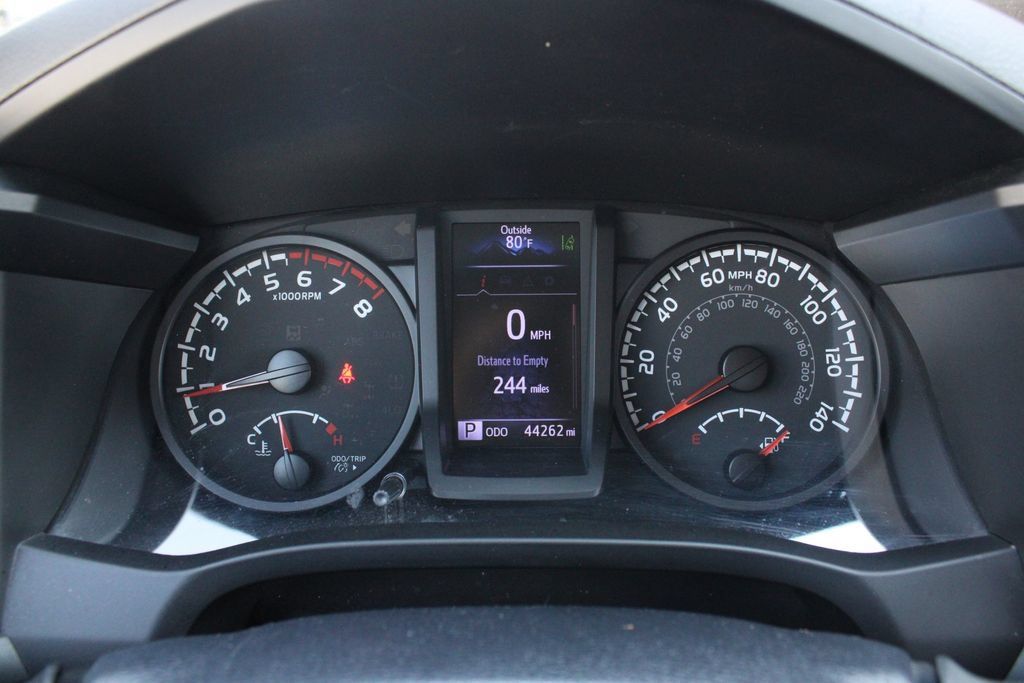 Used 2020 Toyota Tacoma SR AWD/4WD image 9