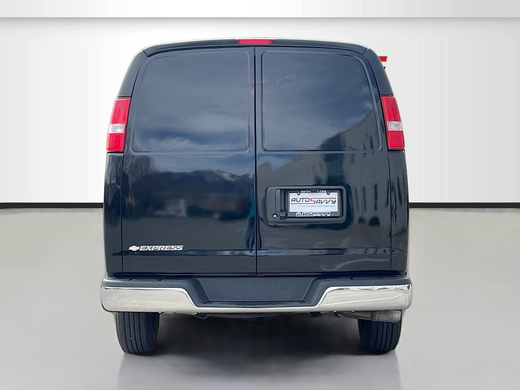 Used 2024 Chevrolet Express 2500 w/ Driver Convenience Package RWD image 6