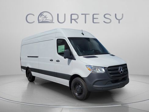 Used 2026 Mercedes-Benz Sprinter 2500 image 4