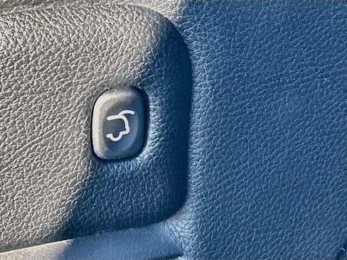 Used 2018 Jeep Grand Cherokee Overland AWD/4WD image 15
