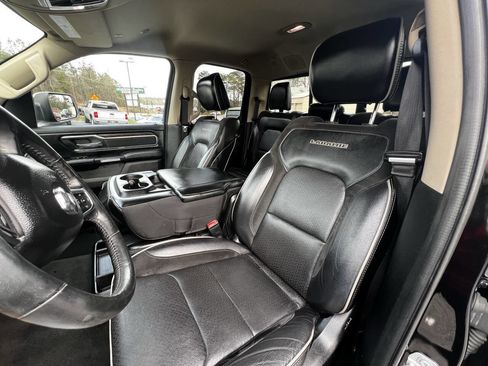 Used 2019 RAM 1500 Laramie image 17