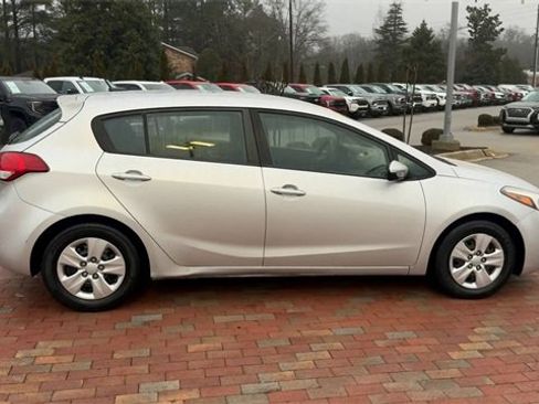 Used 2018 Kia Forte LX image 3