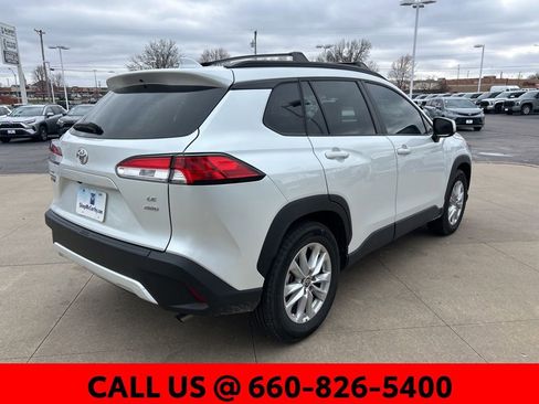 Used 2024 Toyota Corolla Cross LE w/ Moonroof Package image 4