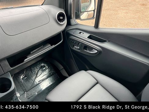 Used 2025 Mercedes-Benz Sprinter 2500 image 10