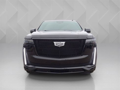 Certified 2022 Cadillac Escalade Sport w/ Touring Package image 8