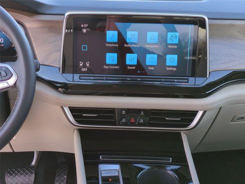 New 2026 Volkswagen Atlas SE image 12