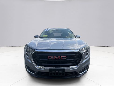 Used 2024 GMC Terrain SLE w/ Driver Convenience Package AWD/4WD image 8