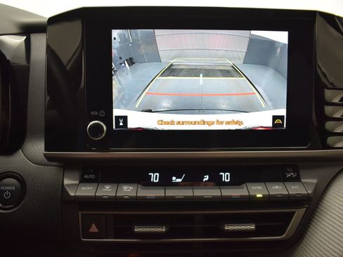 Used 2025 Toyota Camry SE w/ Convenience Package FWD image 16