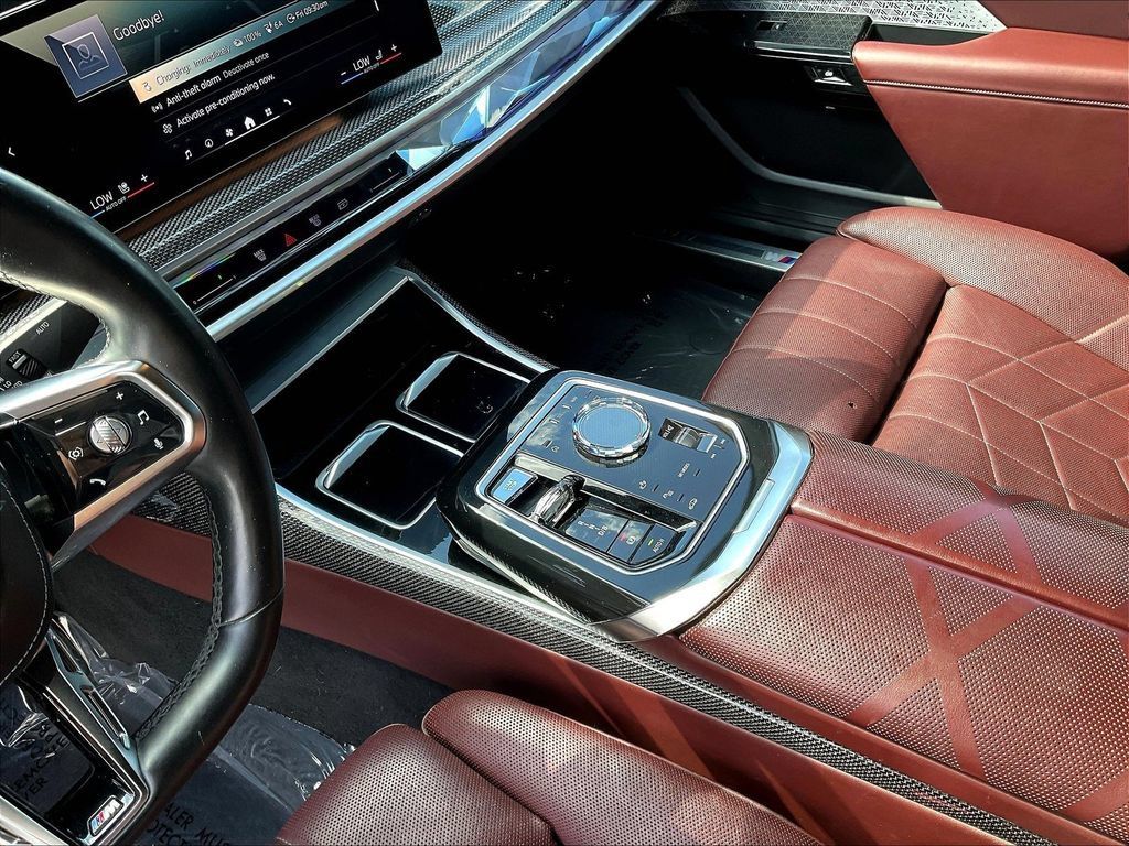 Used 2023 BMW i7 xDrive60 AWD/4WD image 16