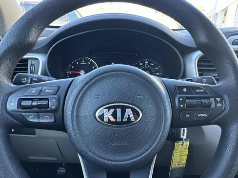 Used 2017 Kia Sorento LX image 19