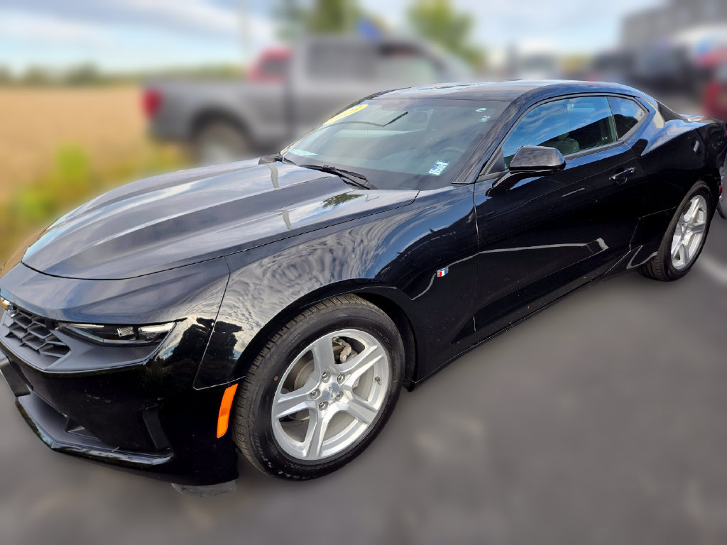 Used 2023 Chevrolet Camaro LT RWD image 3