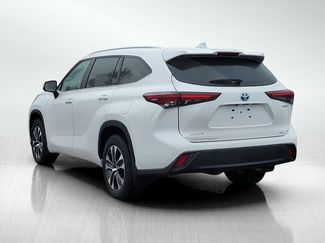 Used 2024 Toyota Highlander XLE AWD/4WD video 3