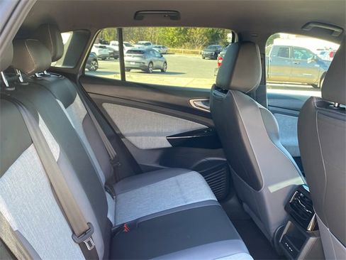 Used 2023 Volkswagen ID.4 Pro image 13