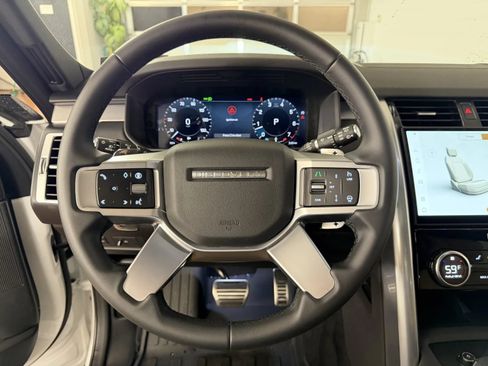 Used 2025 Land Rover Discovery Dynamic SE AWD/4WD image 21