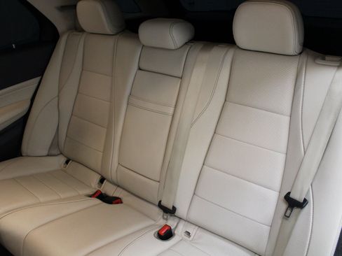 Used 2020 Mercedes-Benz GLE 350 4MATIC w/ Premium Package image 21