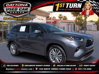 Used 2024 Toyota Highlander Platinum FWD video 1