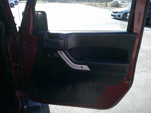Used 2011 Jeep Wrangler Unlimited Sahara w/ Dual Top Group AWD/4WD image 12